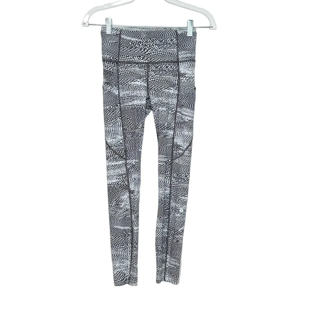 Lululemon In Movement Crop Everlux 19
